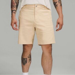 Lululemon Cream Commission Classic Fit Flat Short 9" Oxford Prosecco M7AUES